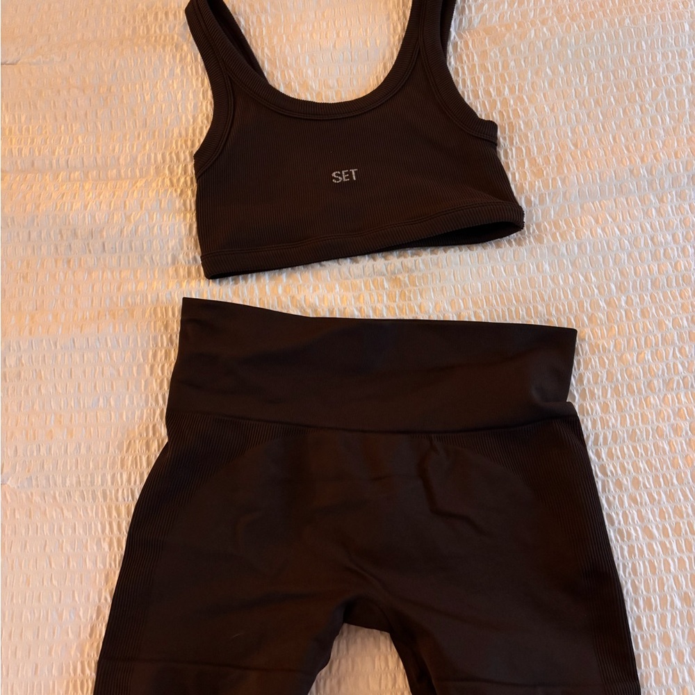 SET Active brown Leggings and Top Set